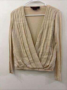Alice + Olivia Beige Pleated Surplice Blouse - XS - silk